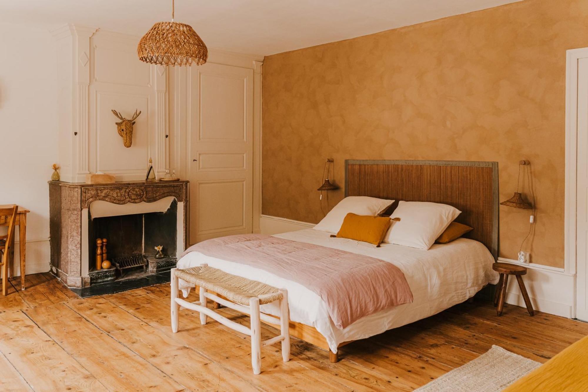 Maison D'Hotes Et Gite De Charme Avec Piscine, La Lhuiseraie エクステリア 写真